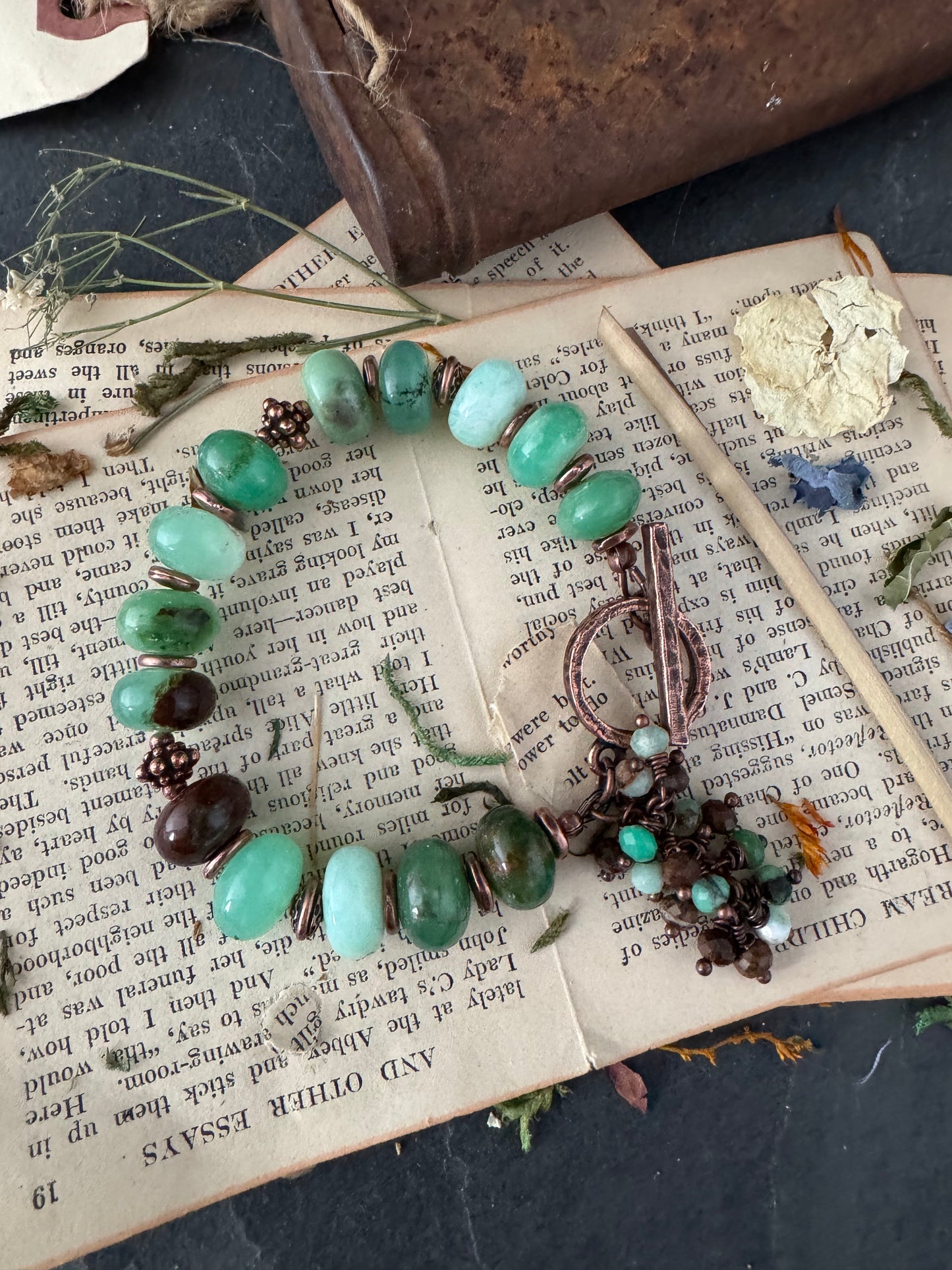 Chrysoprase stone,copper metal, bracelet.