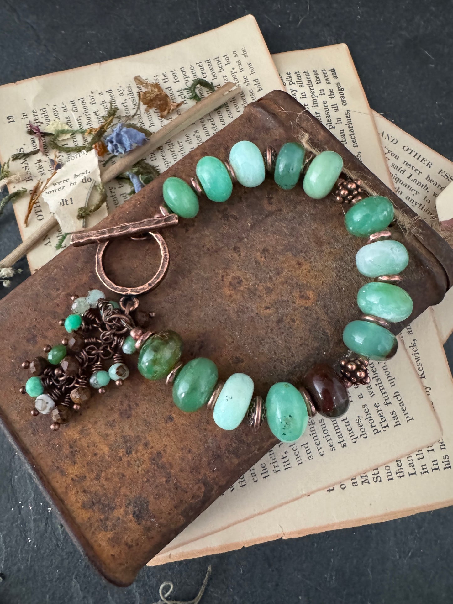 Chrysoprase stone,copper metal, bracelet.