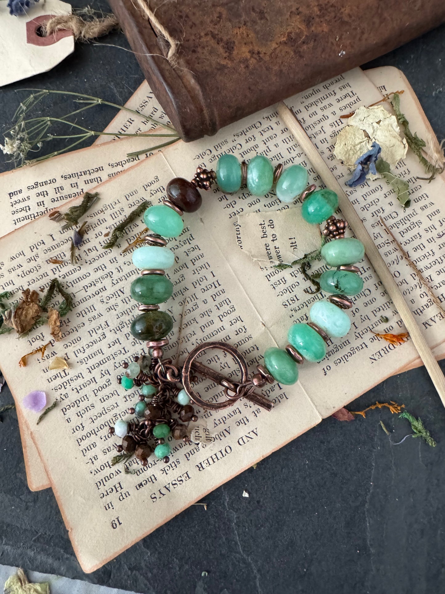 Chrysoprase stone,copper metal, bracelet.