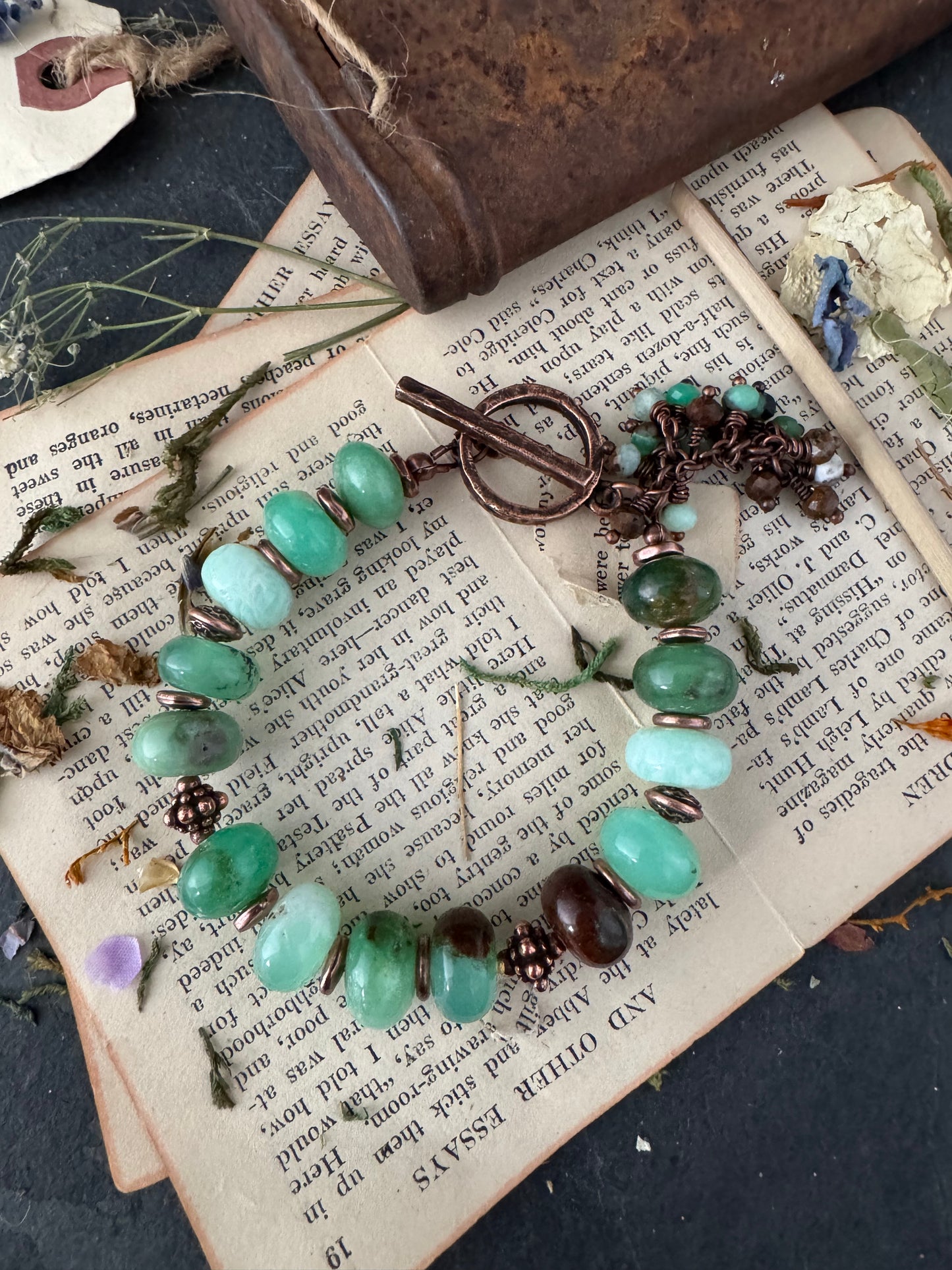 Chrysoprase stone,copper metal, bracelet.